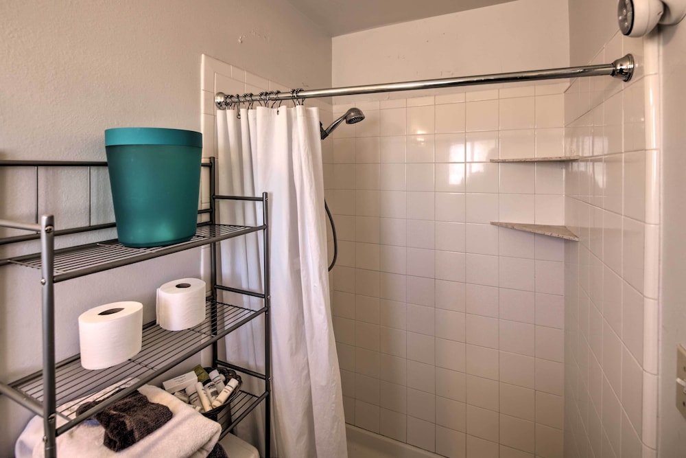 Apartment ~ 12 Mi From Hualapai Mountain Park