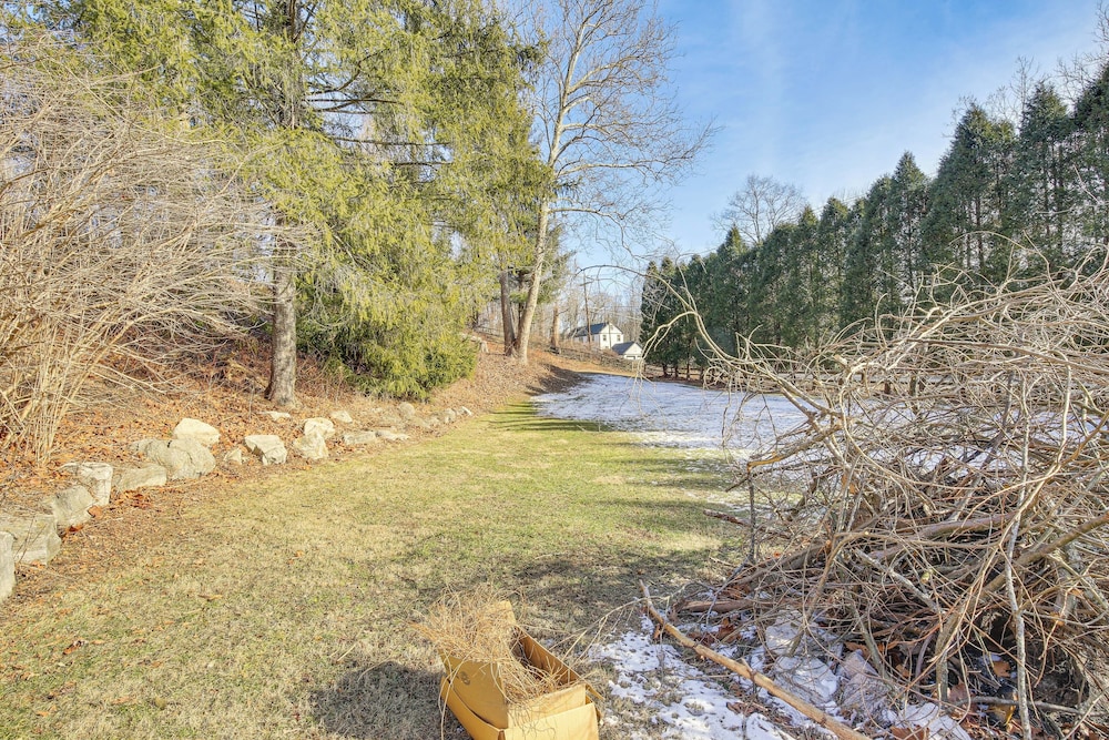 4 Mi to Danbury: Apt w/ Indoor Pool Access