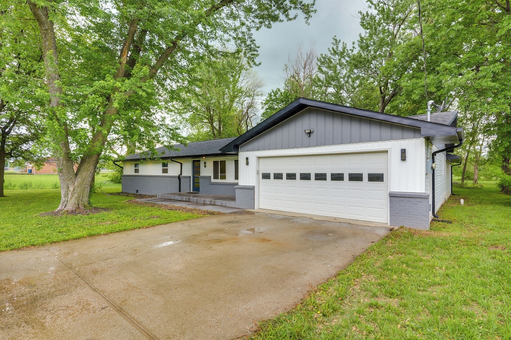 Yard w/ Patio: Family-friendly Home in Lamar!