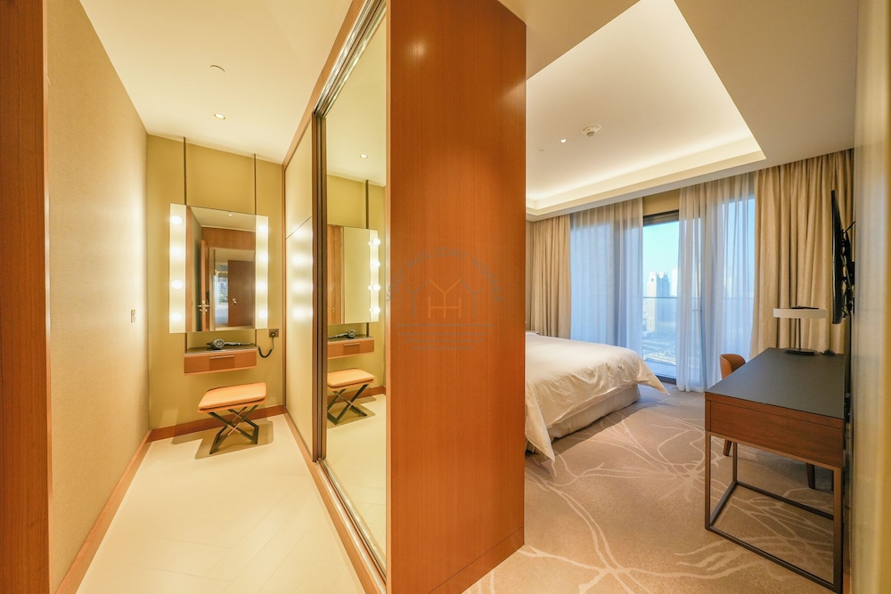 Skyline Bliss- Luxury Burj Khalifa Views