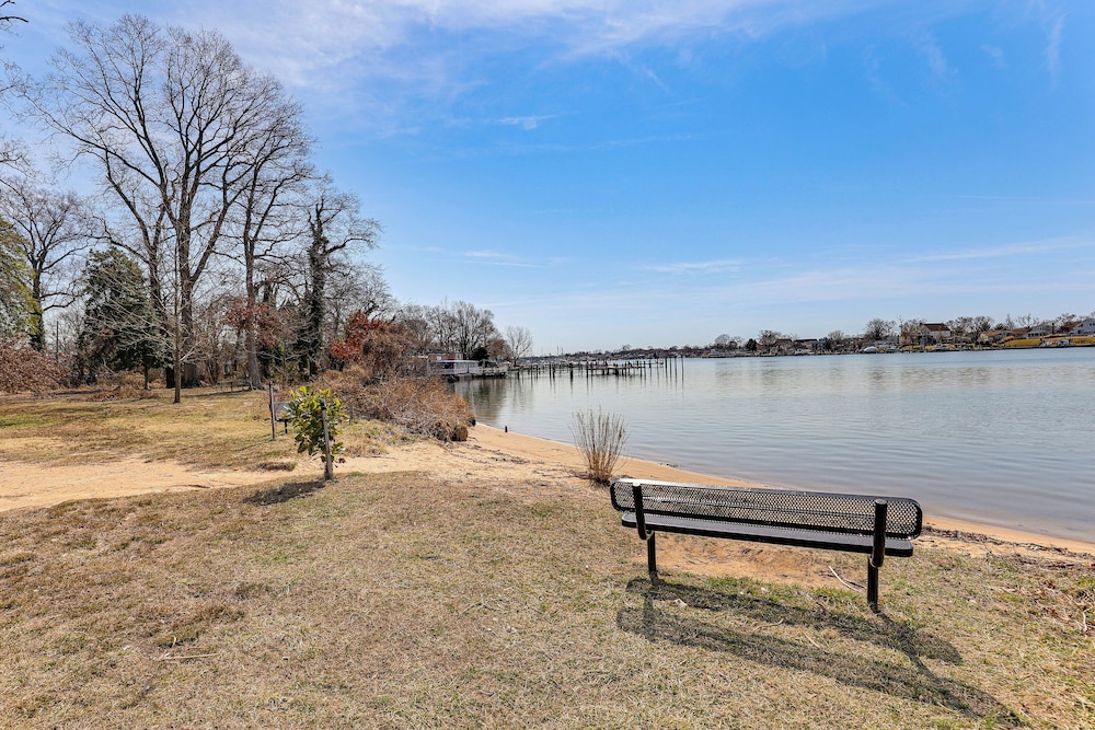 13 Mi to Downtown Baltimore: Quiet Home w/ Porch