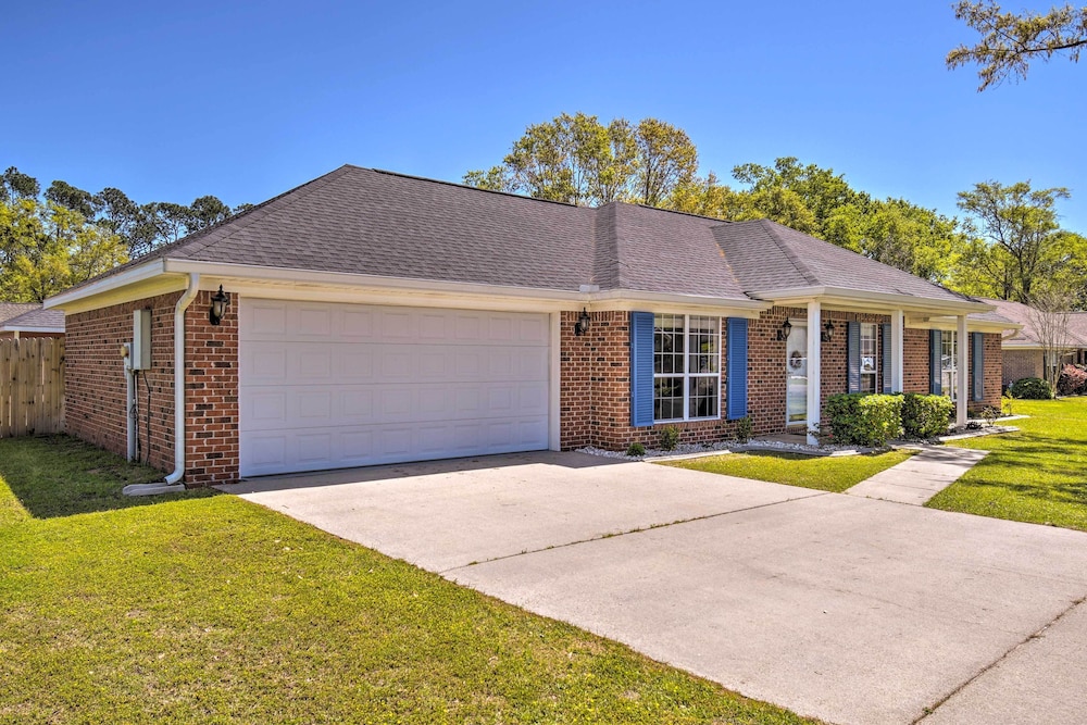 Foley Getaway w/ Fenced Yard - 13 Mi to Beaches! view 3