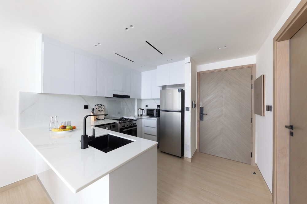 Bright 1BR in Binghatti Corner