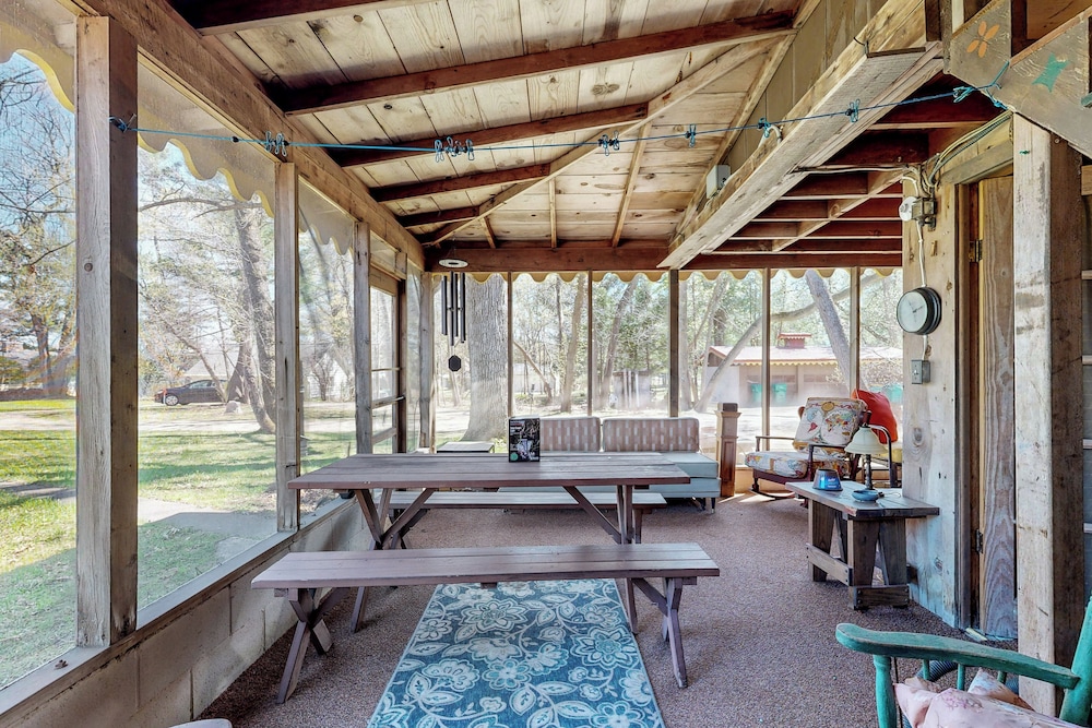 6BR Lakefront Estate w/ Private Piers & Patios