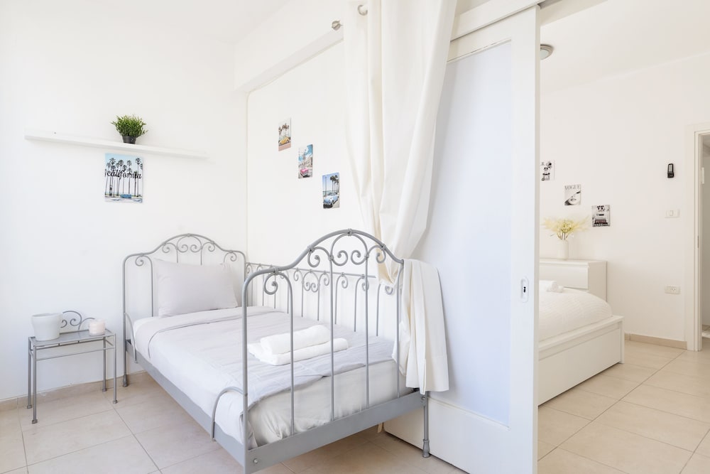 Bright and Fresh Family Home near Beach view 5