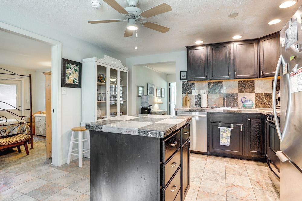Englewood Bungalow 1 Mi to Beach: Pets Welcome!