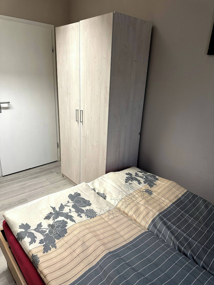 Large Accommodation for up to 18 People Near Halle & Leipzig With Pool Table