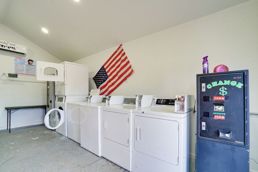 4 Mi to Dtwn El Paso: Pet-friendly Apartment!
