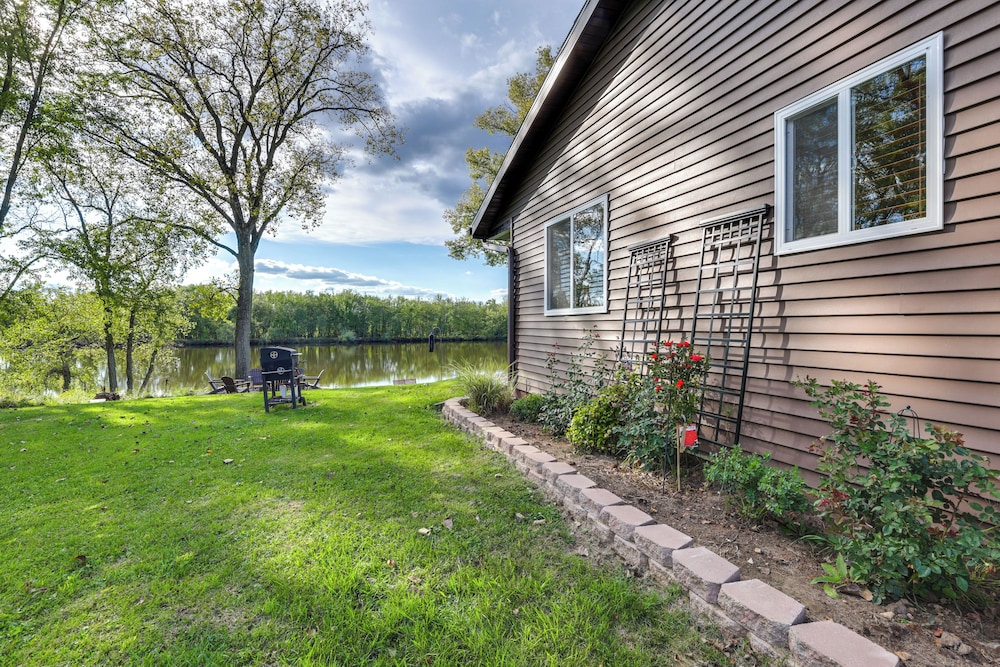 Riverfront Home w/ Private Dock in Wisconsin Dells
