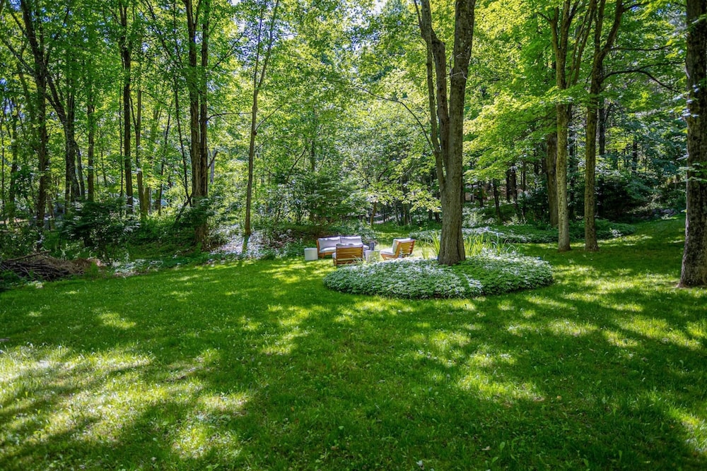Lush Designer Retreat on Pond Near Rhinebeck view 5