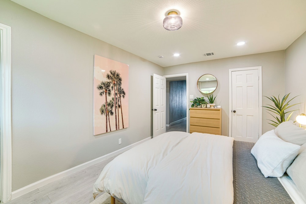 Spacious Family Home, 5 Mi to Galleria Dallas!
