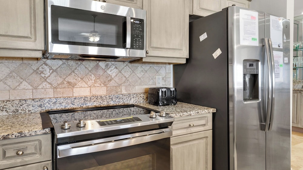 Legacy 303: Beachfront Retreat on 30a!