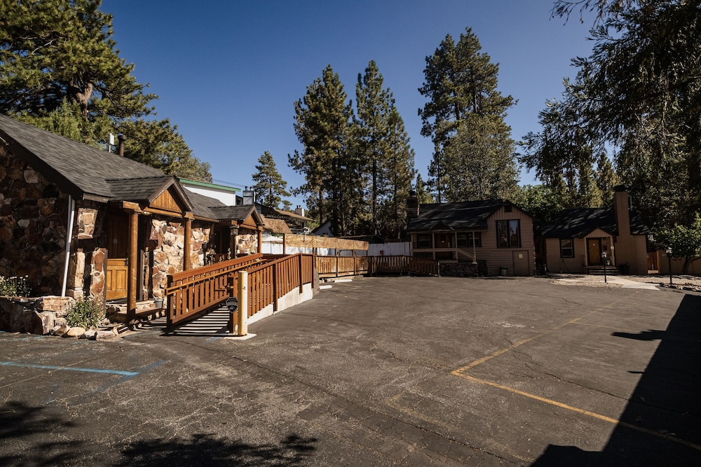 Embers Lodge and Cabins
