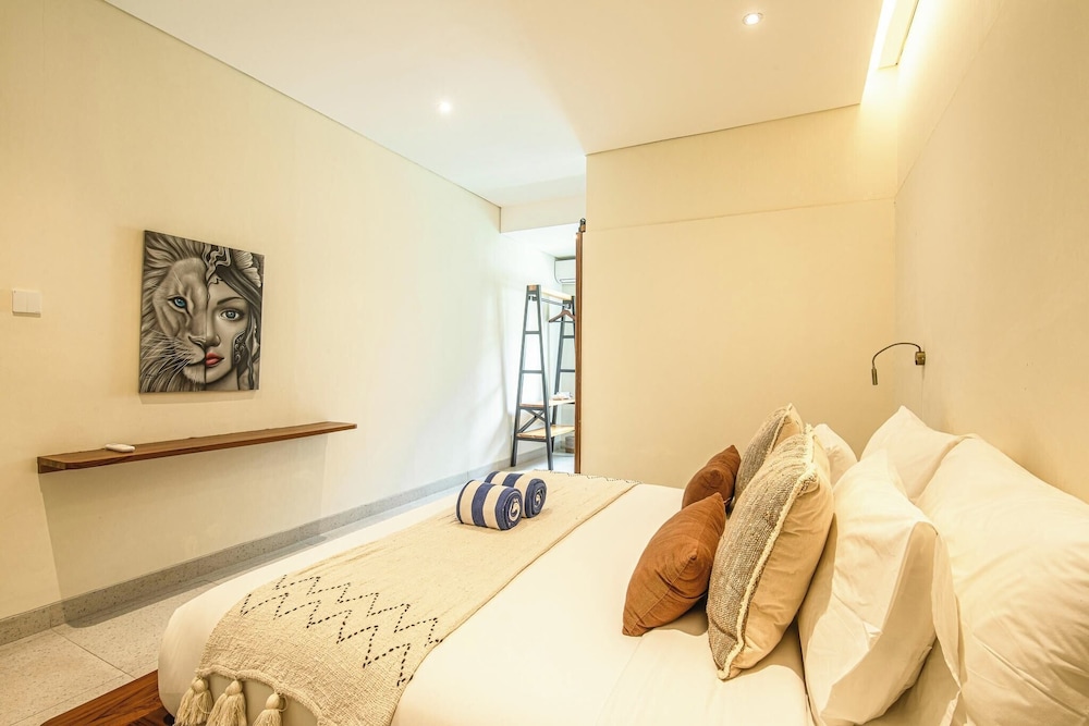 Chic 4-br Villa in Central Seminyak, Beach 5 Mins
