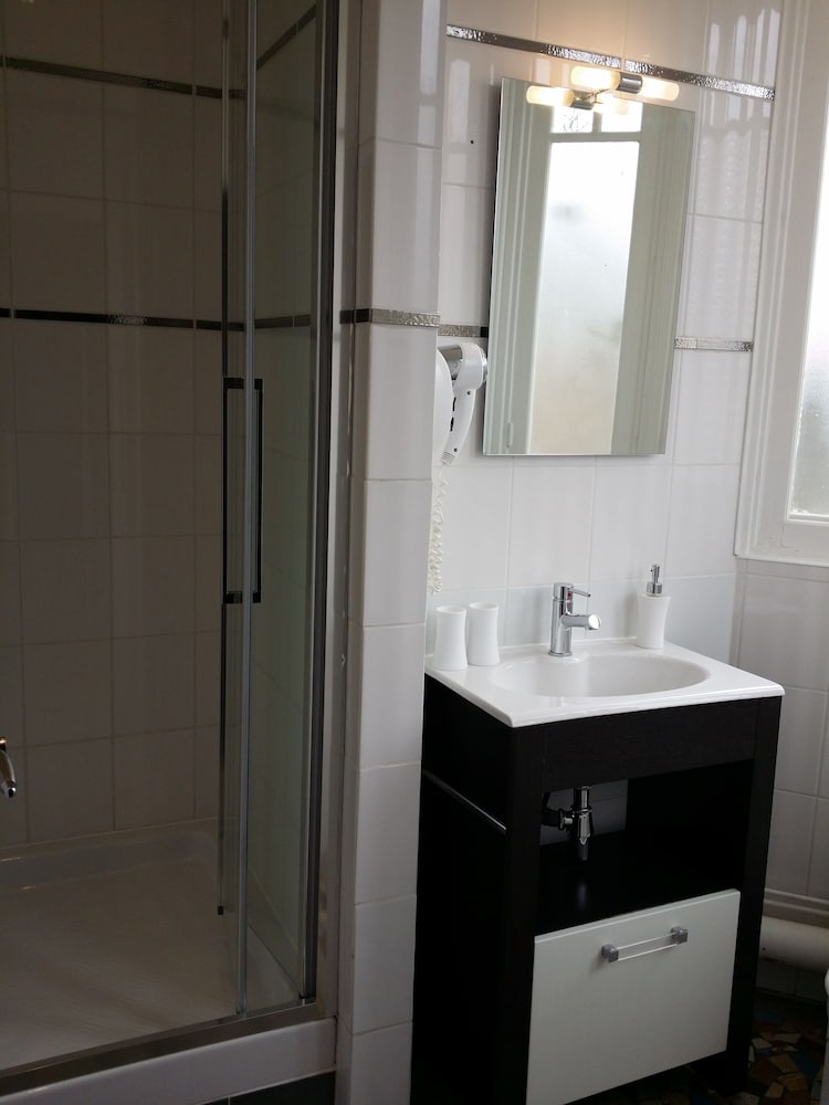 Castel Bayeux Guesthouse