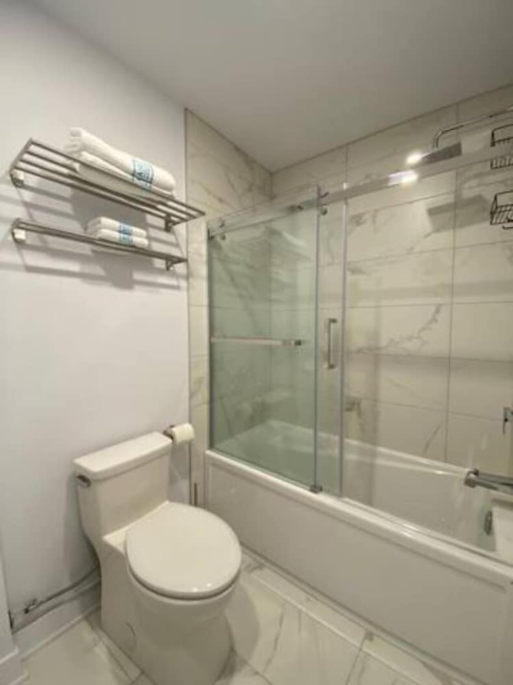 2001 Av. Beaconsfield