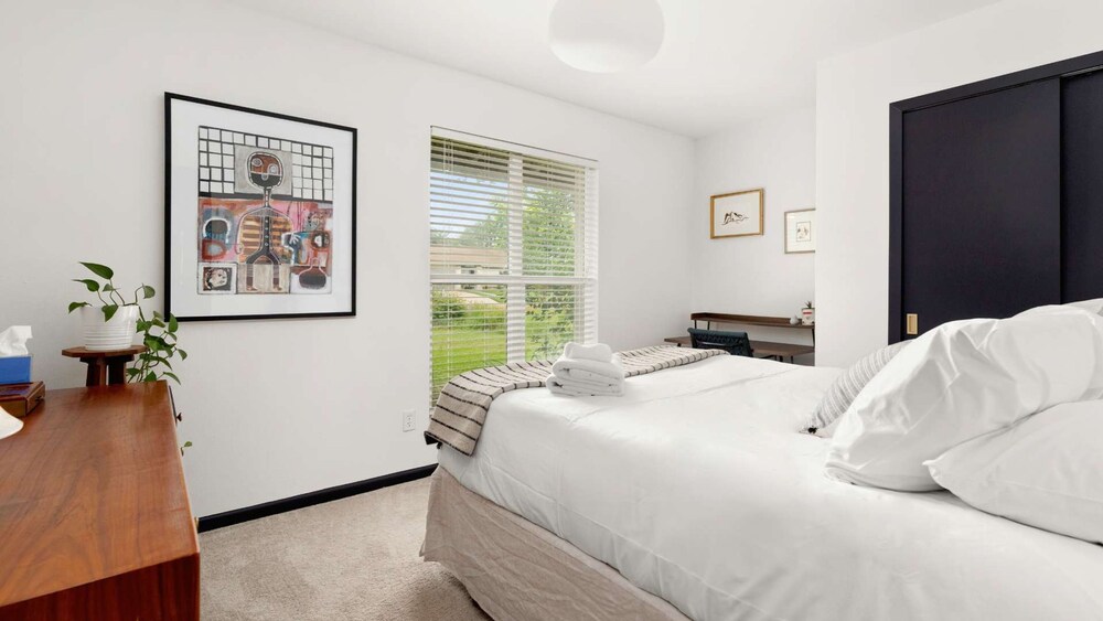 Upstay Contemporary 4BR Family Home With Garden