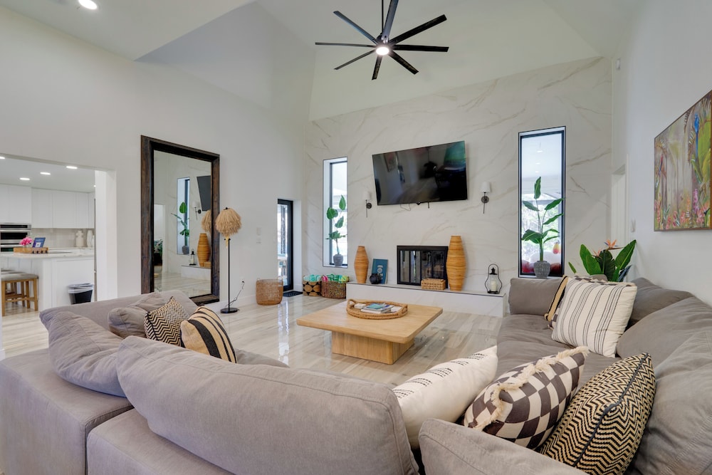 7 Mi Fort Myers Beach: Luxe 'mai Tai Villa'