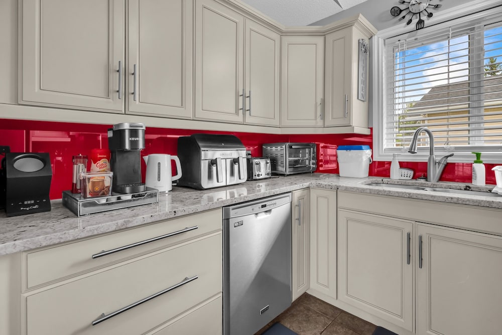 33 Executive Home A C Airport