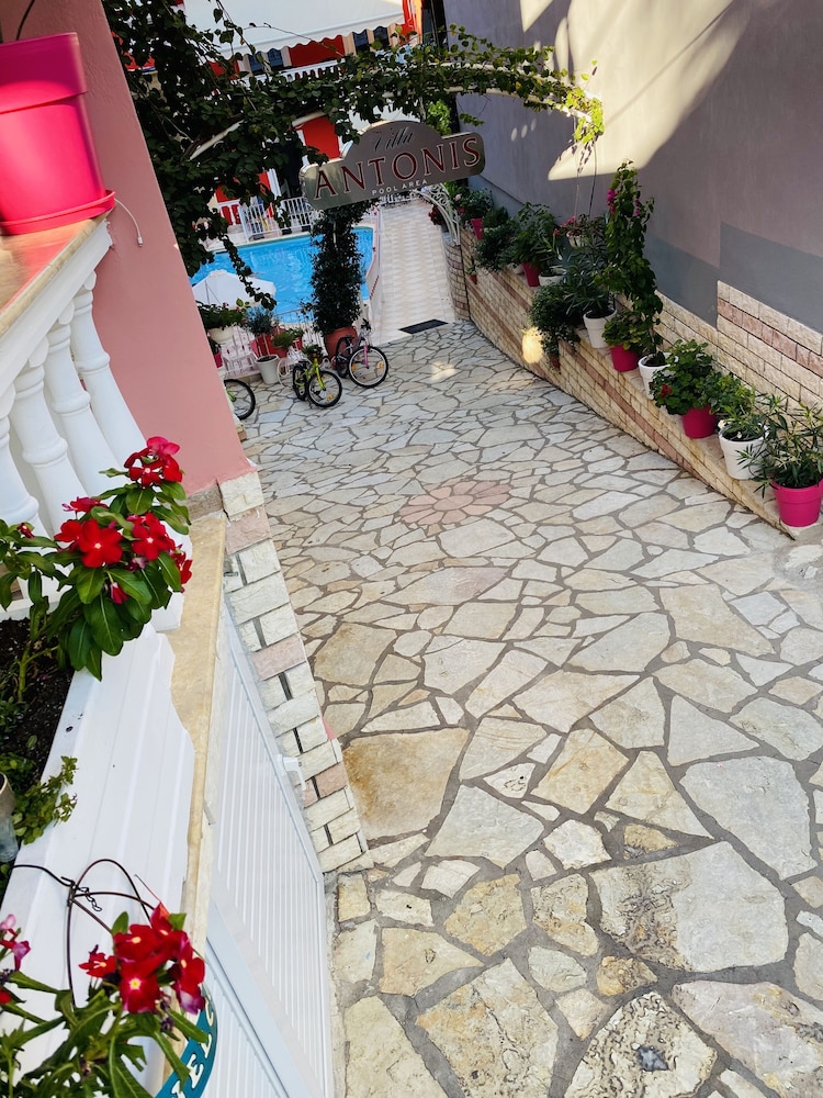 Villa Antonis