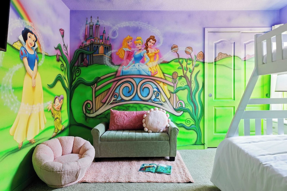 Sleeps 20! Resort Home Near Disney, Pool+game Room Twice-as-nice by Avantstay