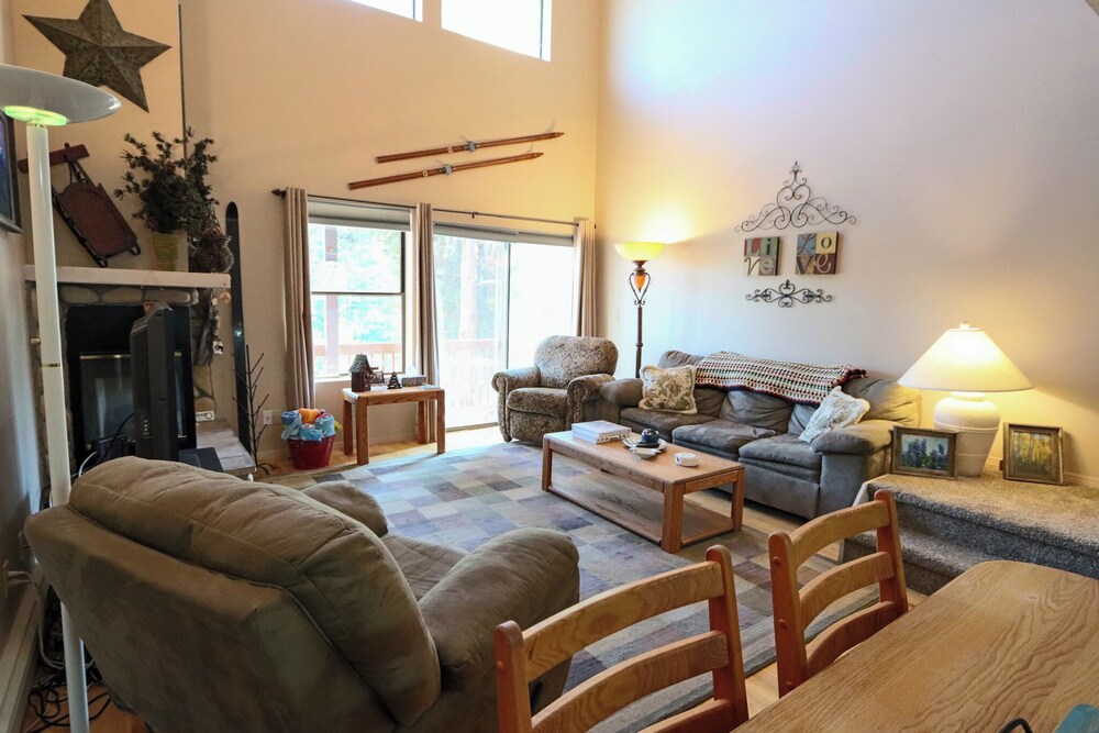 Quiet Cozy Fraser Getaway for 7!