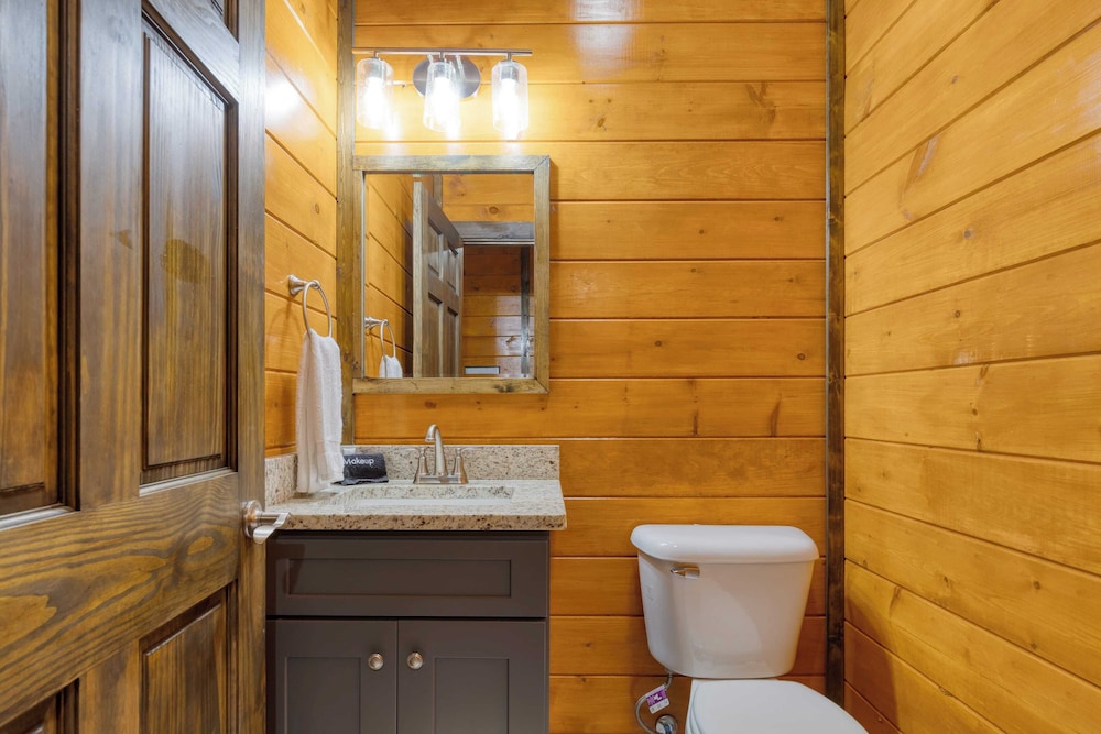 Indoor Pool, Theater, Hot Tub & Mountain Views Near Dollywood Crimson Crest by Avantstay