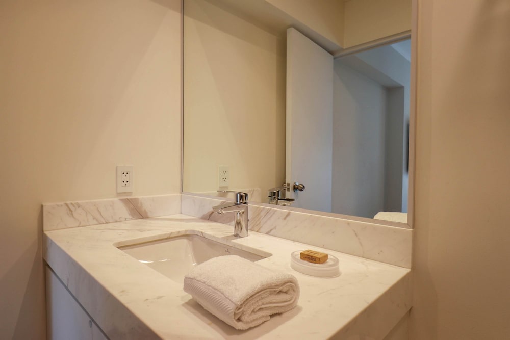 w Majestic 1BR Duplex in the Heart of Barranco