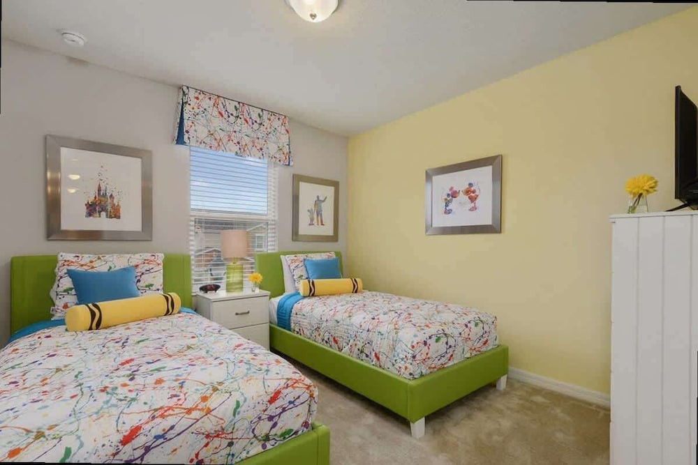 Modern 4BR w Patio Resort Pool Compass Bay