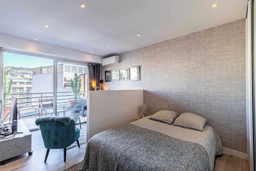 Magnificent Studio in the Center of Cannes / Terrace - 30m2 view 4