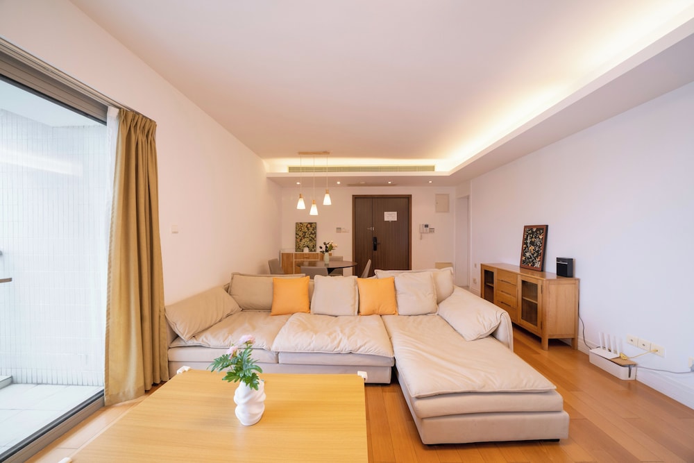 Tyms 3BR 2BA Apt Near Metro