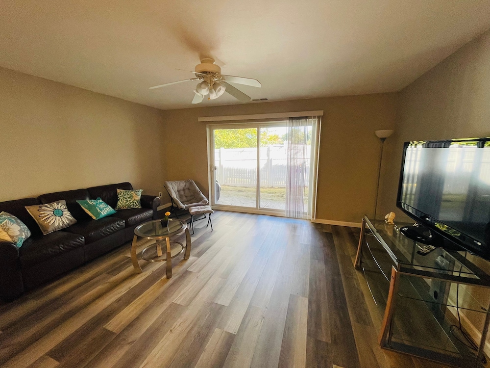 Comfortable 1BR in Elkins Park Parking Pool