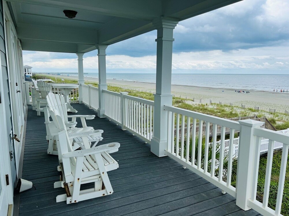 Cavu 4 Bedroom Home by RedAwning