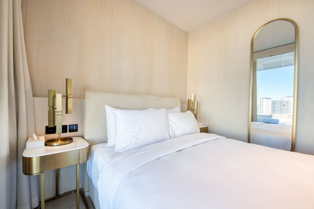 Five Palm Jumeirah Residences -Mint Stay