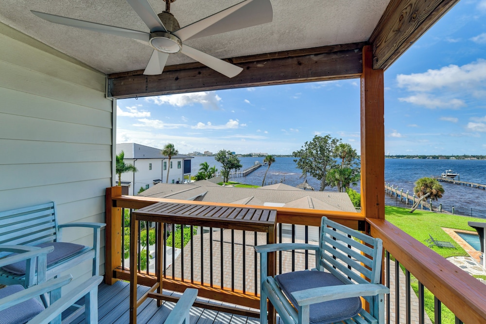Manatee River Views: Palmetto Paradise w/ Fire Pit