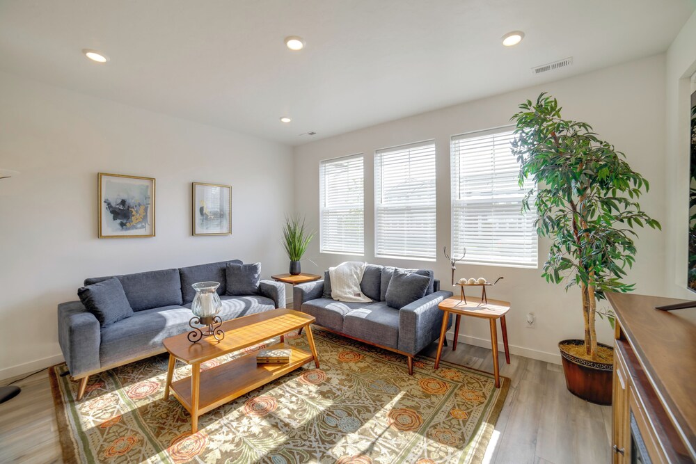 Pool, Park & Peace: 'skyview Landing' in Eagle!