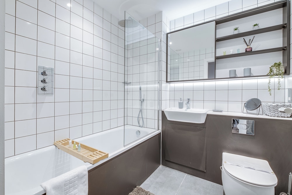 1 Bed Flat - Sleeps 3 - Parking