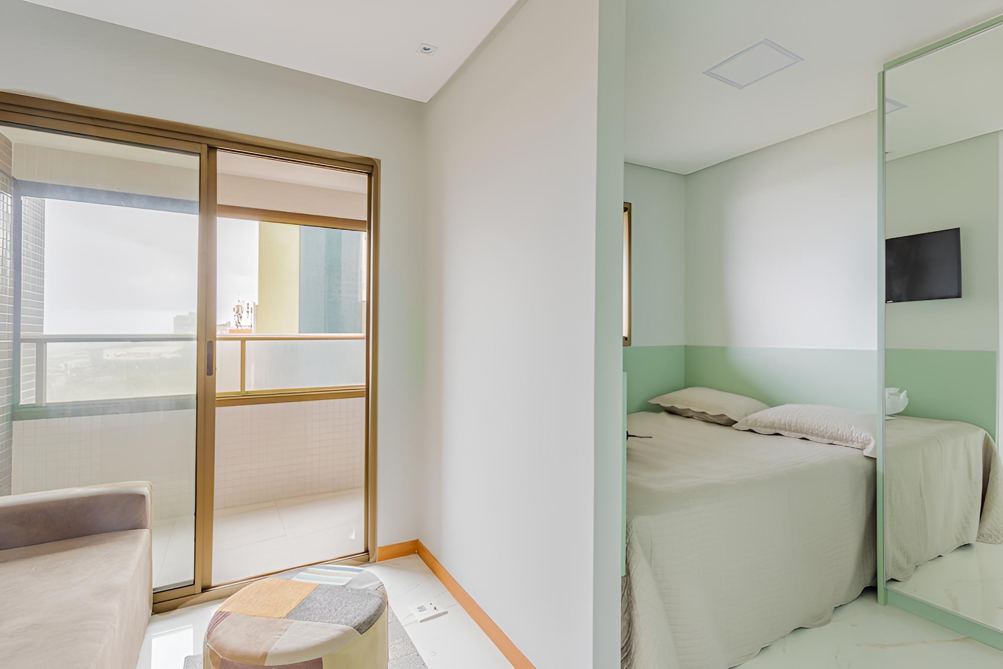 CZ01 Lindo Quarto e Sala com Vista Mar