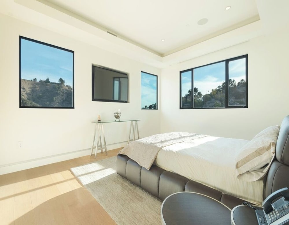 Zorada - Private Hollywood Hills Luxury With Endless Amenities and City Views