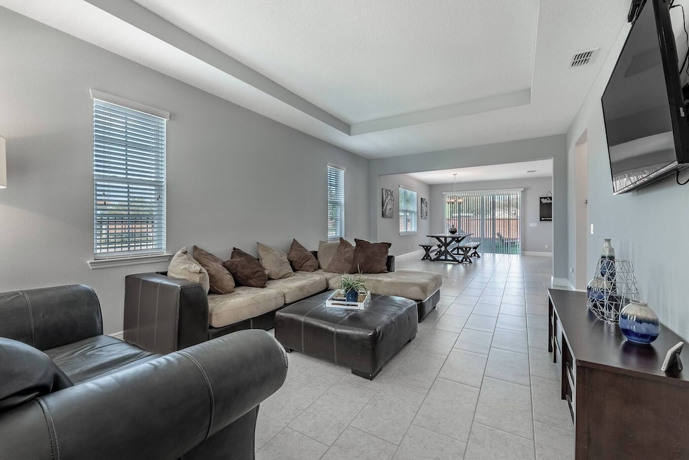 Home Near Disney Area-sleeps 14 Guest