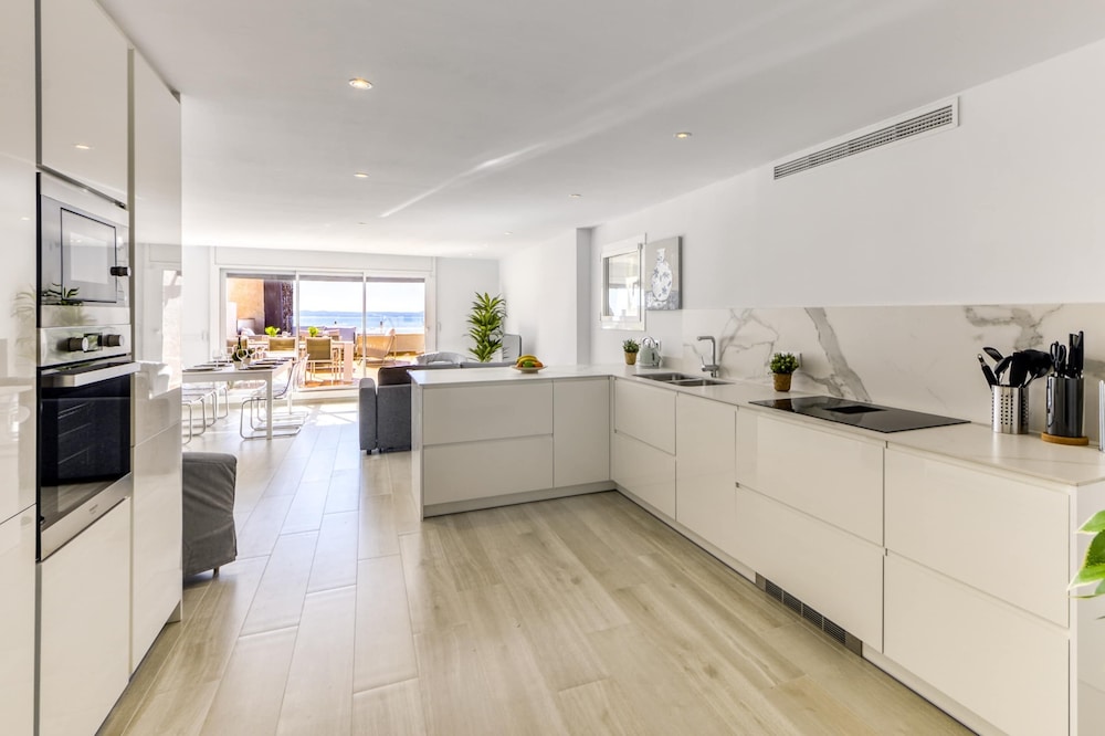 Apartment in Roses Near Rock Beach