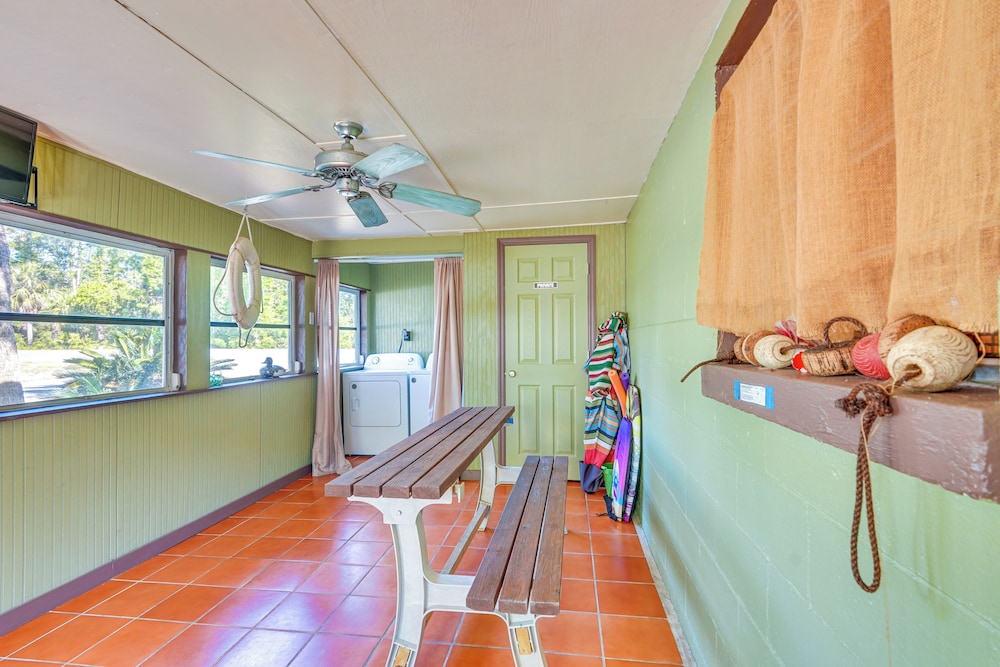 Walk to Beach: Cozy Port St Joe Getaway w/ Yard