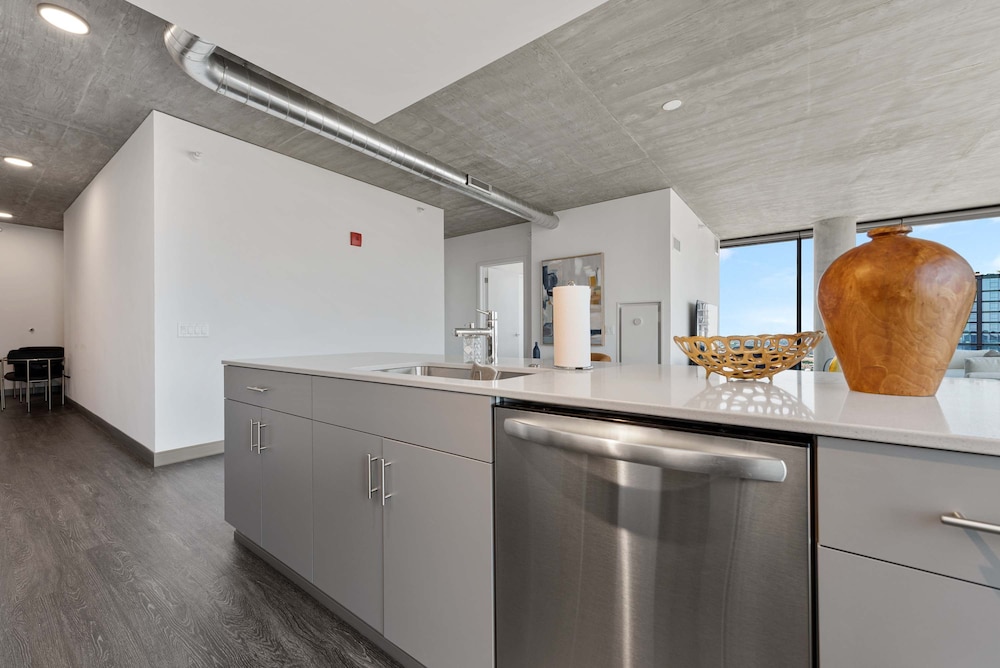 Cloud9 4apt in Building Fultonmkt The Cubist