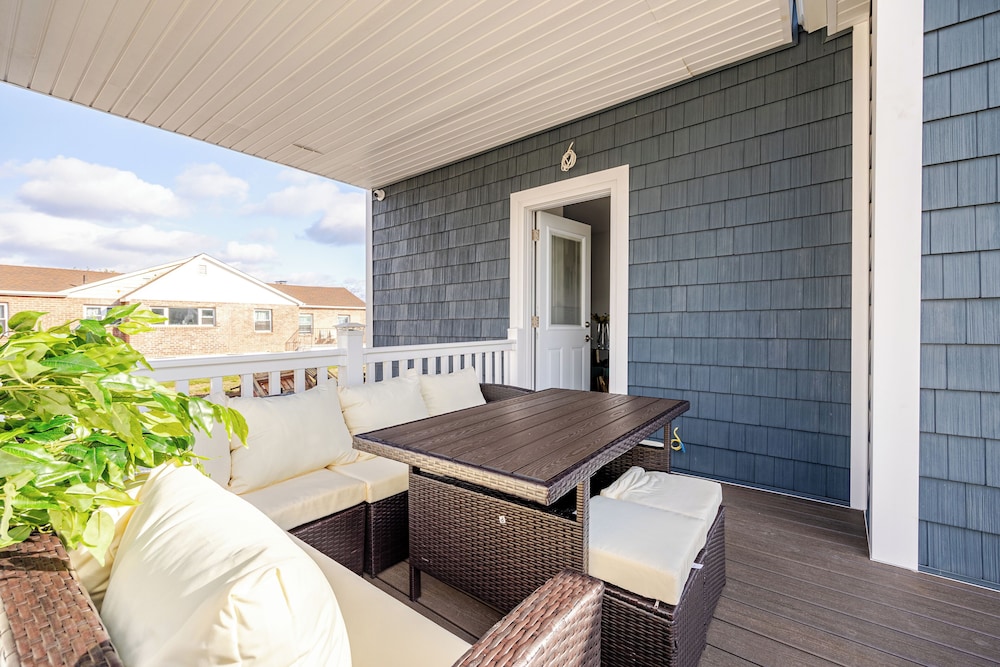 Prime Luxury with Balcony Wood Fireplace