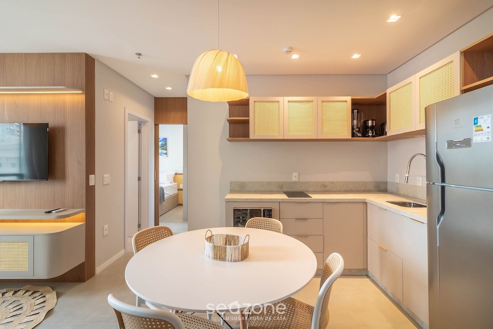 Your Exclusive Stay Just Steps From the sea in Meia Praia - FFS II