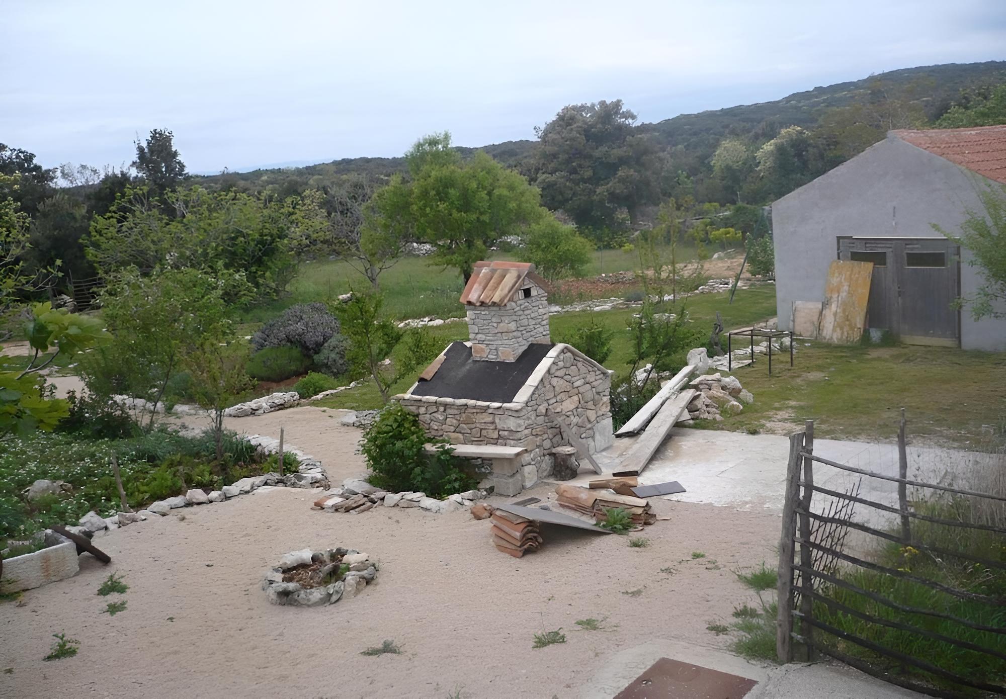 Old Stone - Parking - H view 5