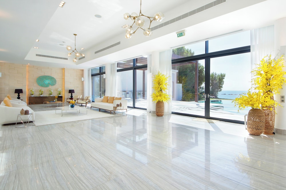 Royal Retreat Villa at Nurai Island