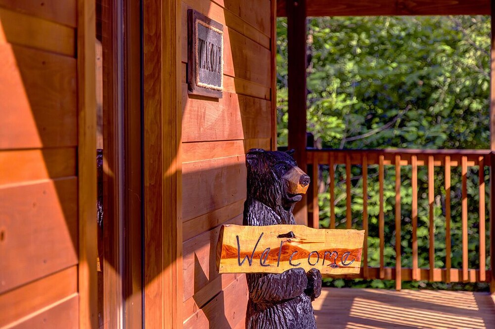 Grin Inn Bear It - 2 Bedrooms, 2 Baths, Sleeps 6 Home by RedAwning