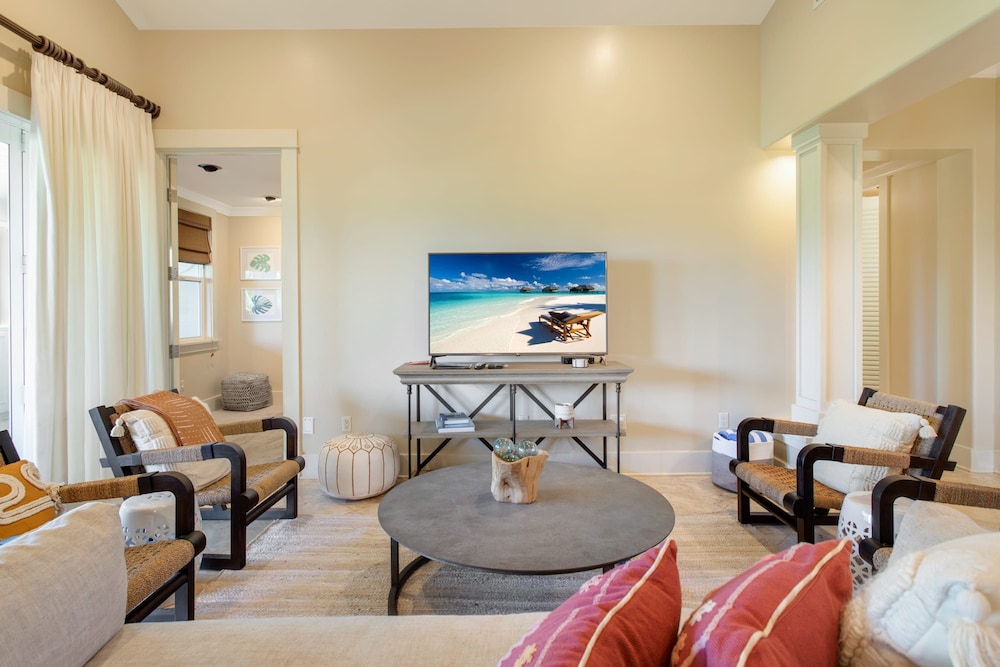 Poipu Penthouse W 2 Beaches Resort Amenities