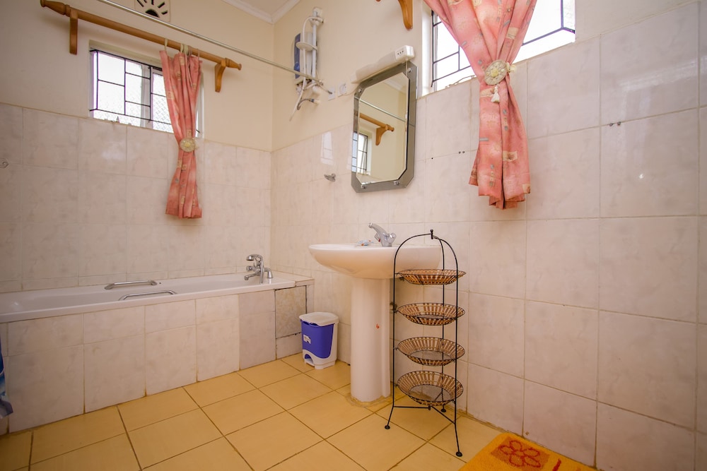 Ivys Inn Guest House